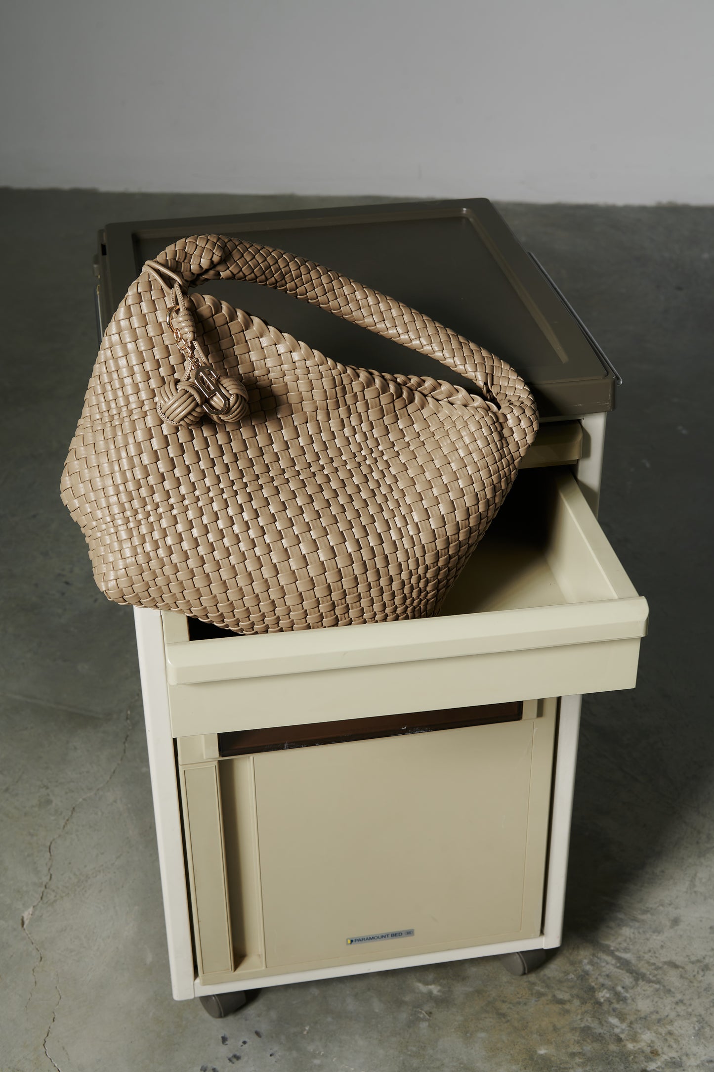 POPPY SHOULDER BAG - TAUPE