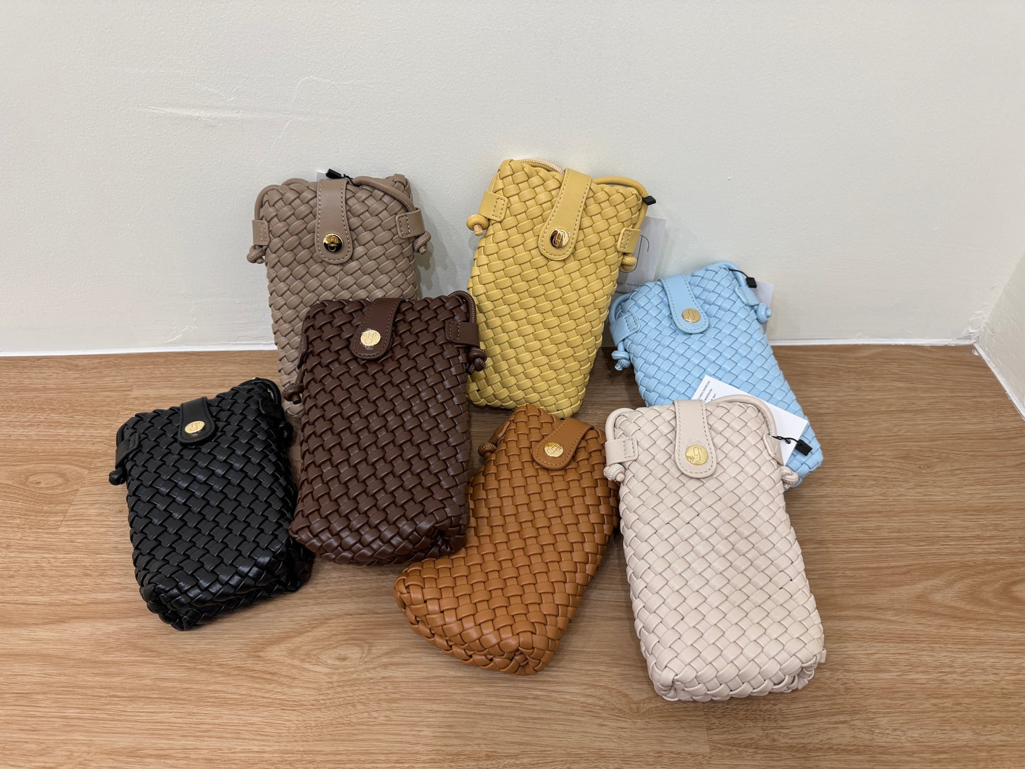 NOVA PHONE BAG - TAN